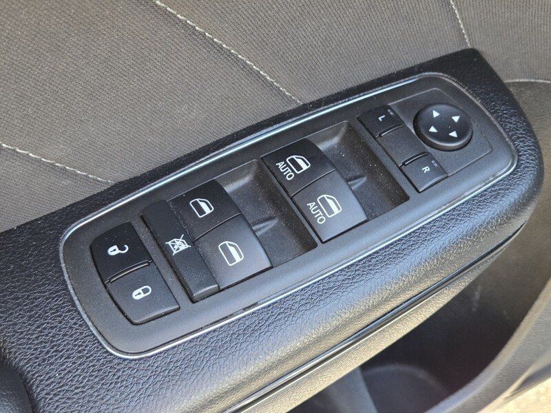 Used 2022 Gray Dodge SXT image 25