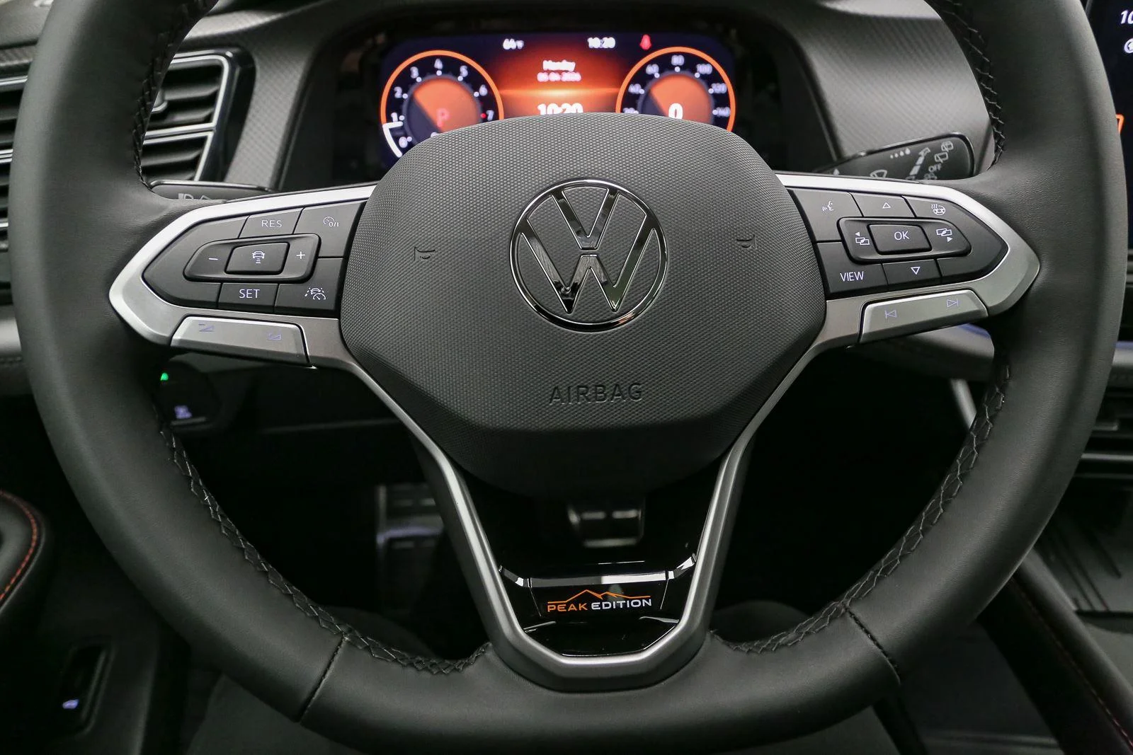 New 2026 Avocado Green Pearl Volkswagen 2.0T Peak Edition image 23