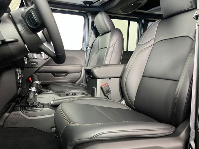 New 2026 Anvil Clear-Coat Exterior Paint Jeep Sahara image 6