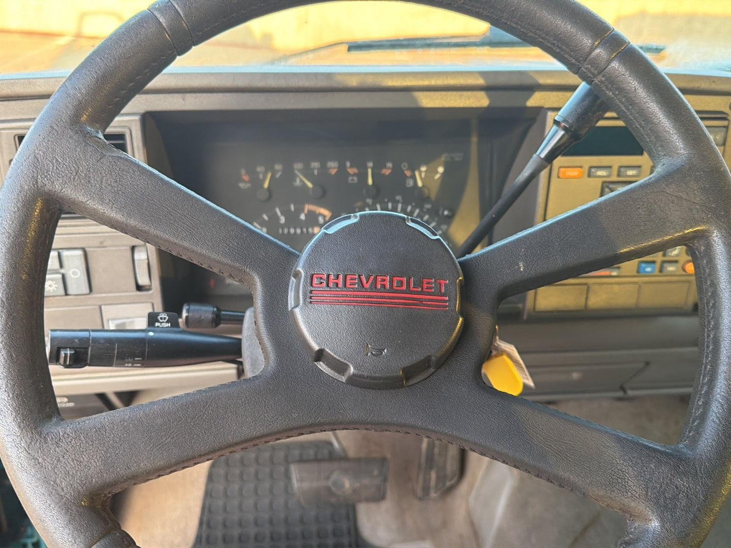 Used 1994 GREEN Chevrolet base image 12
