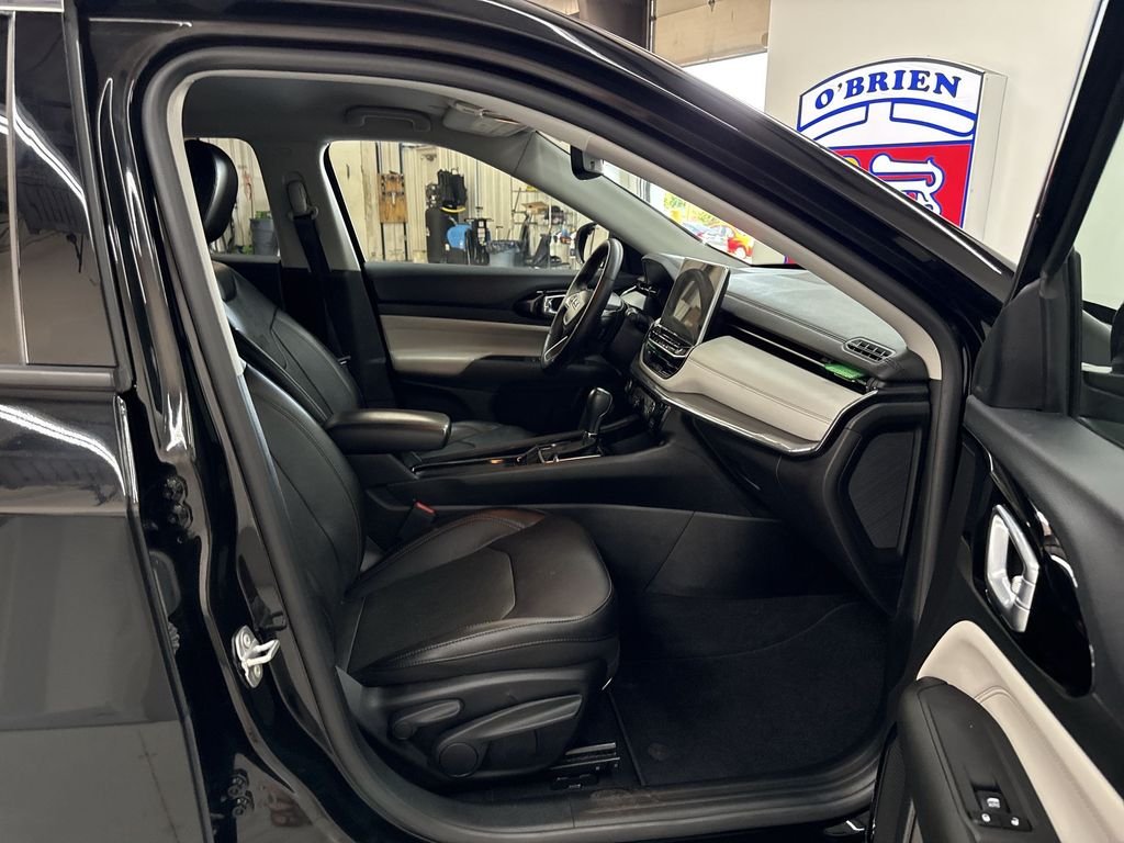 Used 2022 Diamond Black Jeep Limited image 18