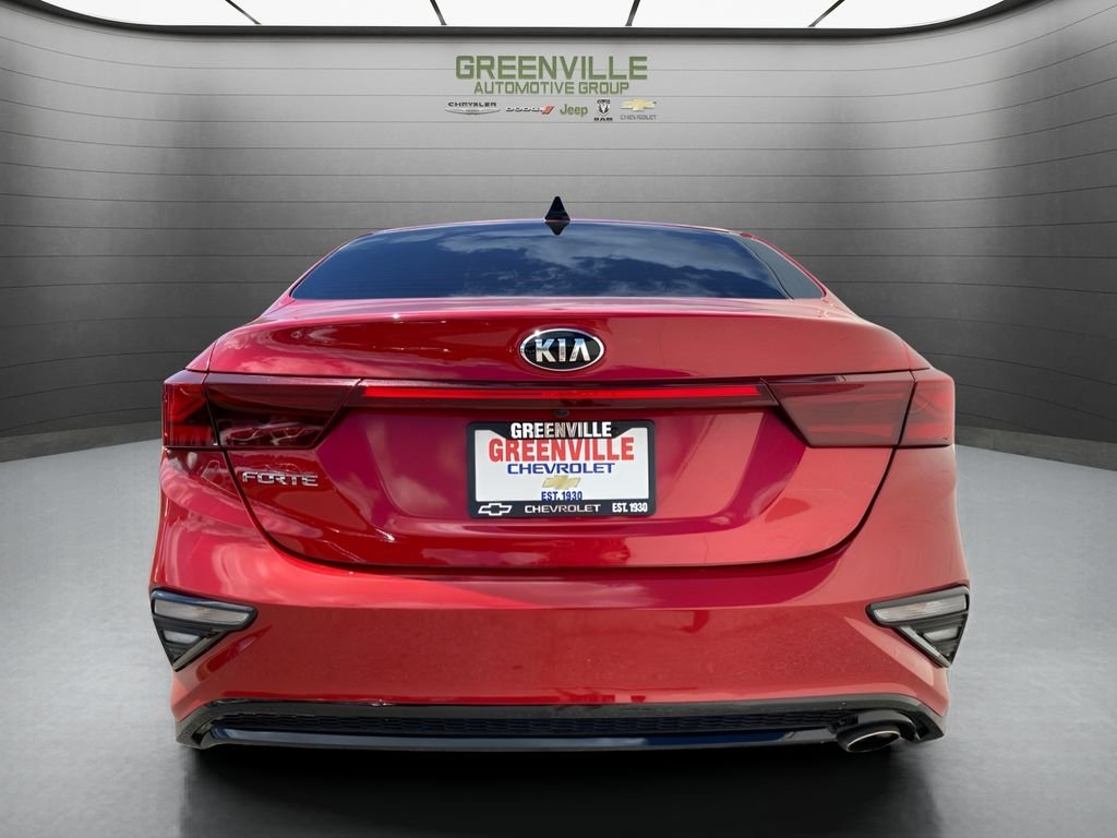 Used 2020 Currant Red Kia LXS image 4