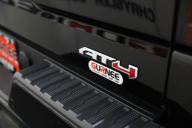 Used 2022 Black GMC AT4 image 37