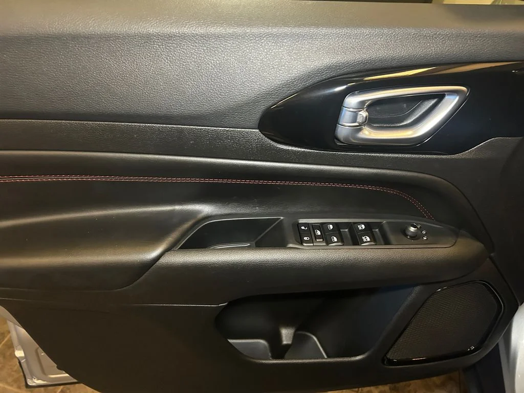 Used 2025 Silver Zynith Jeep Trailhawk image 20