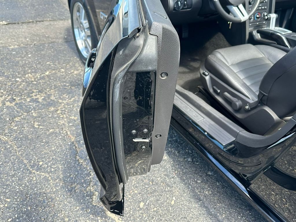 Used 2005 Black Ford  image 40