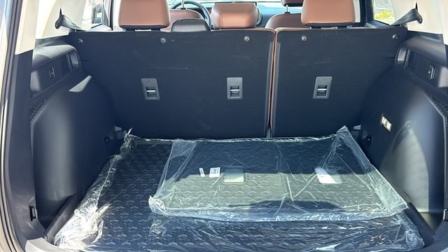 New 2026 Carbonized Gray Metallic Ford Outer Banks image 29