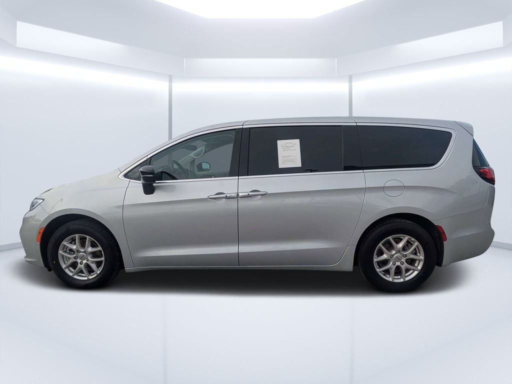 Used 2024 Silver Chrysler Touring L image 6