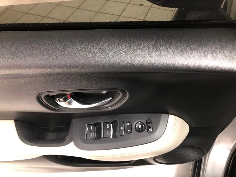 Used 2024  Honda LX image 19