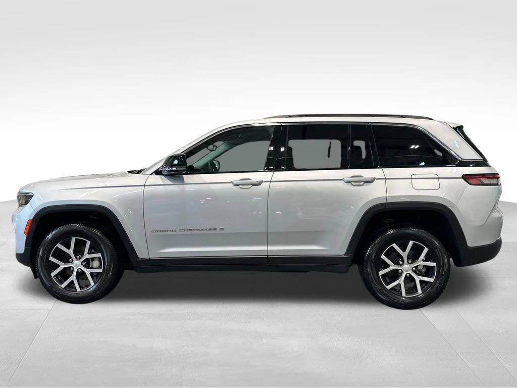 Used 2024 Silver Zynith Jeep Limited image 8