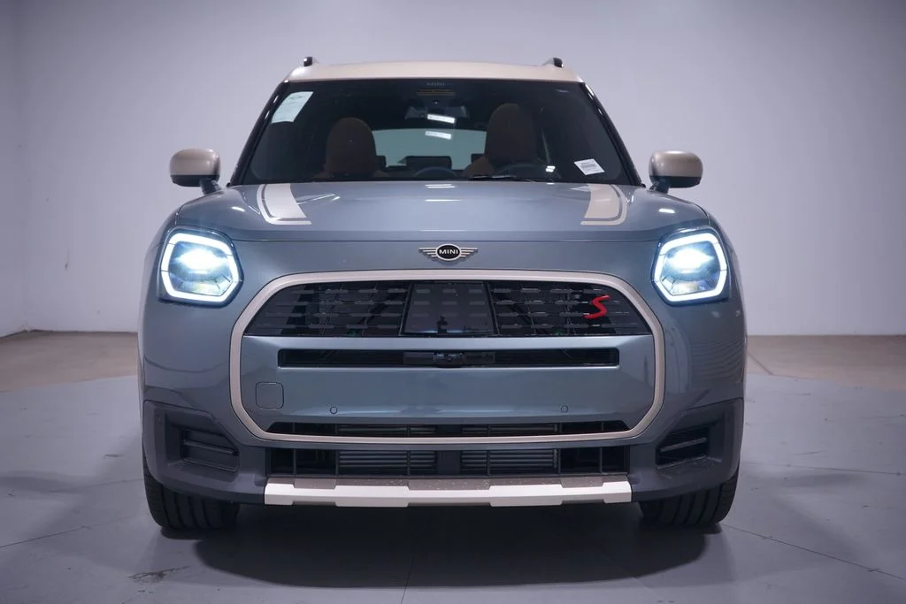 New 2027 Green Metallic MINI Iconic image 6