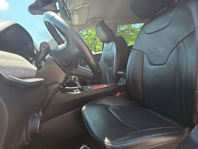 Used 2022 Gray Jeep Latitude Lux image 15