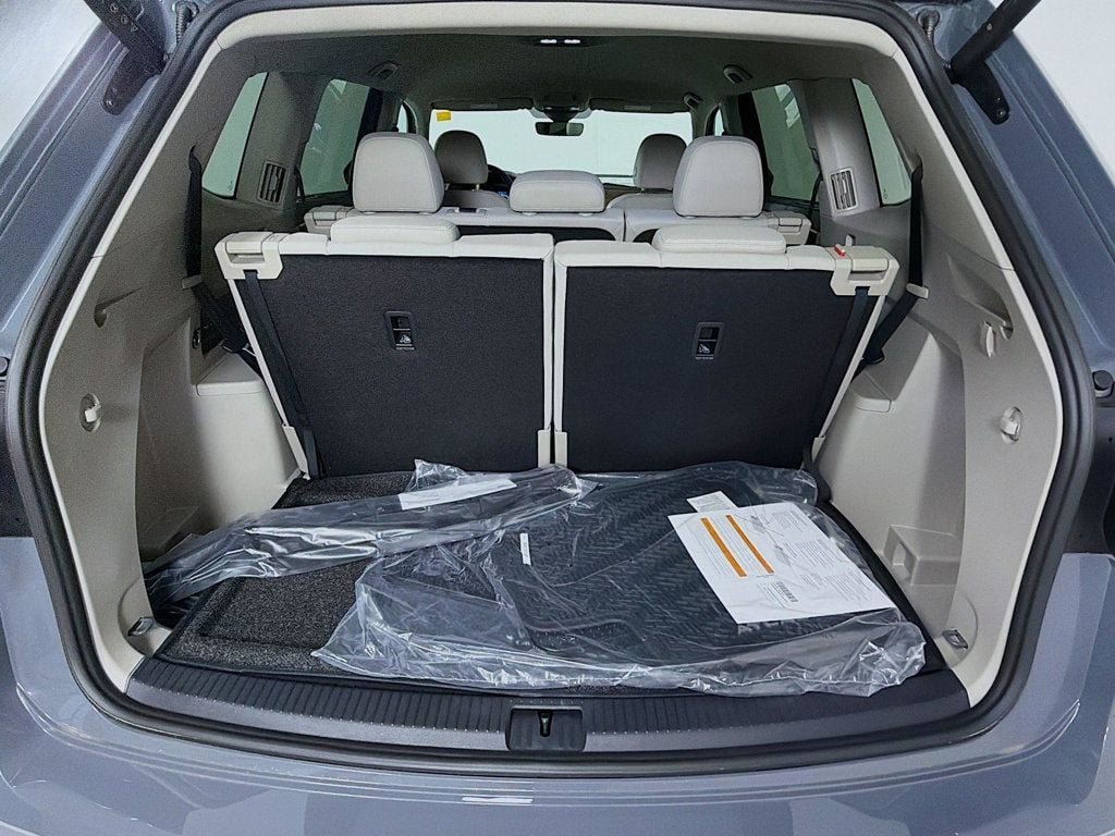 New 2026 Pure Gray Volkswagen 2.0T SE w/Technology 4MOTION image 25
