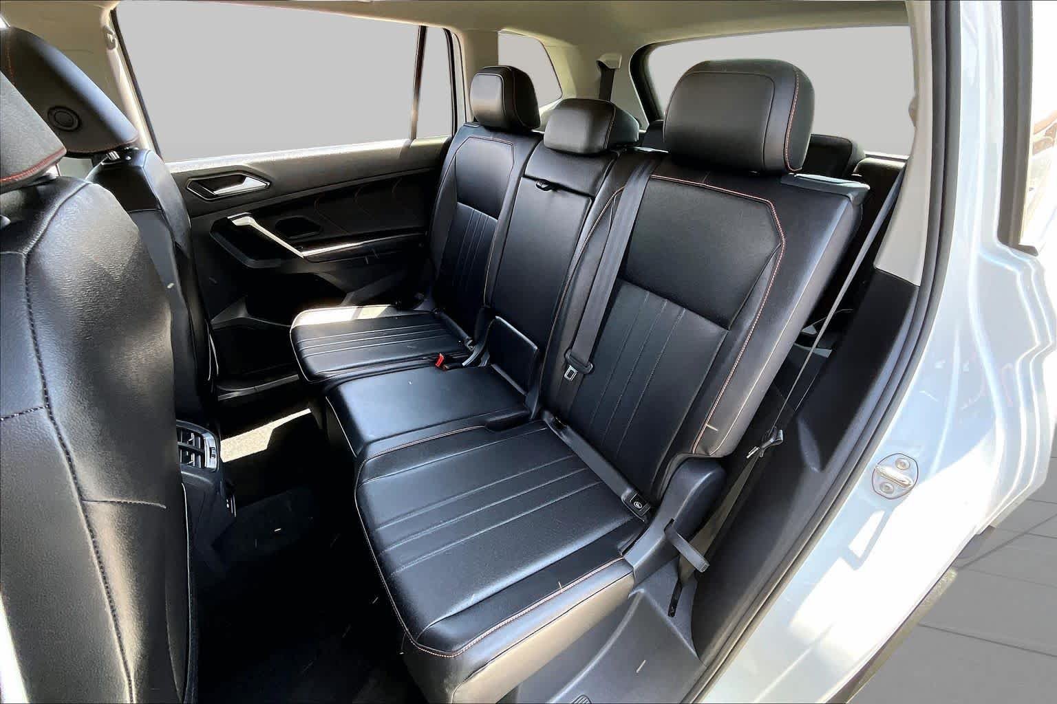 Used 2024 Pure White Volkswagen SE image 19