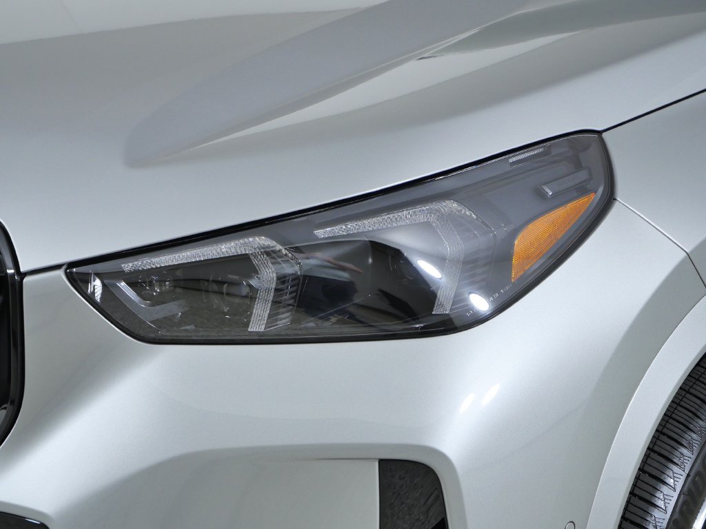 New 2027 Space Silver Metallic BMW xDrive28i image 3