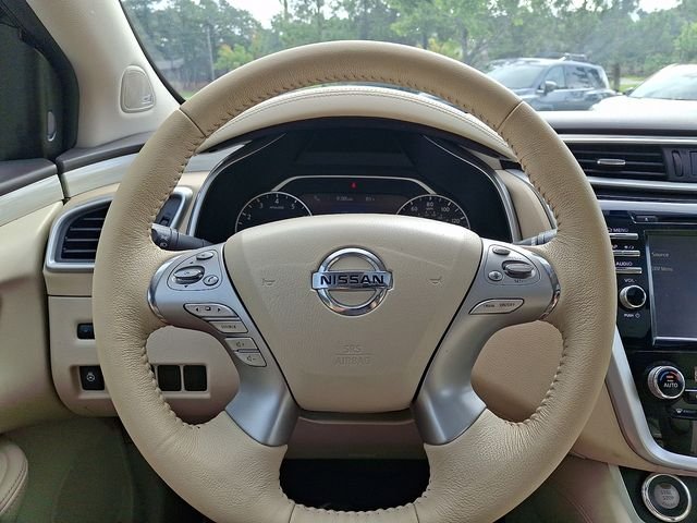 Used 2016 Red Nissan Platinum image 21
