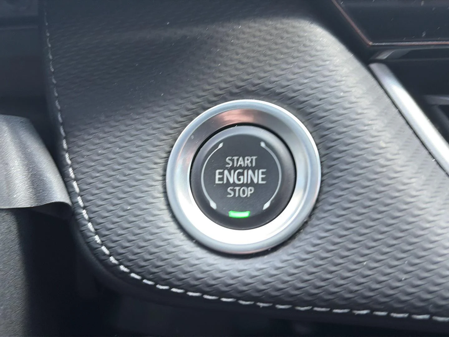 Used 2025 Mosaic Black Metallic Chevrolet AWD LT image 16