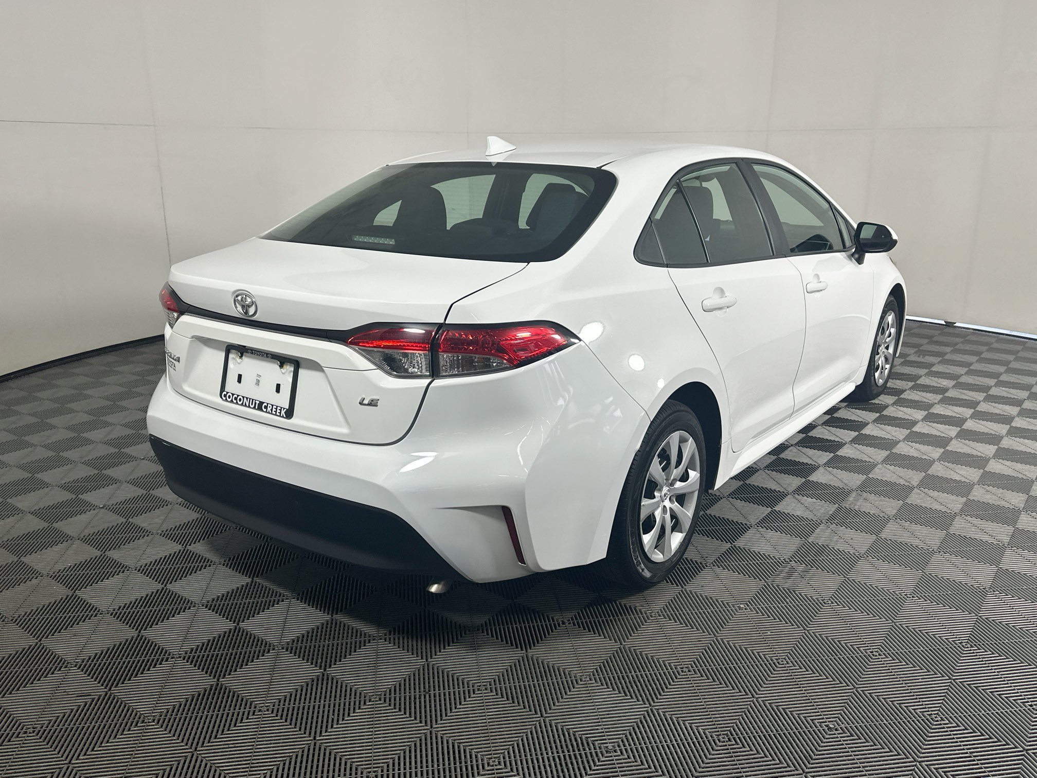 Used 2024 Ice Toyota LE image 3