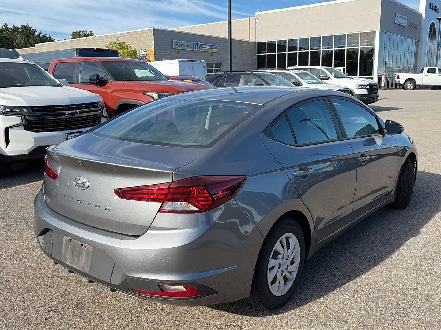 Used 2019 Machine Gray Hyundai SE image 2