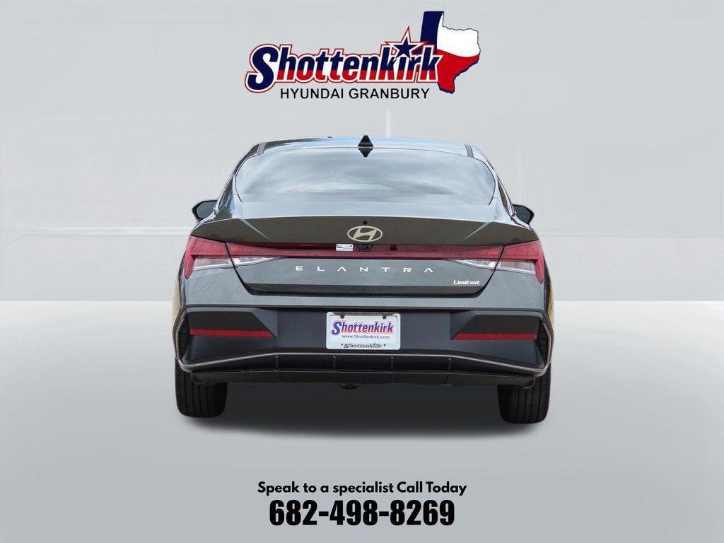 2025 Hyundai Elantra Limited - Photo 7