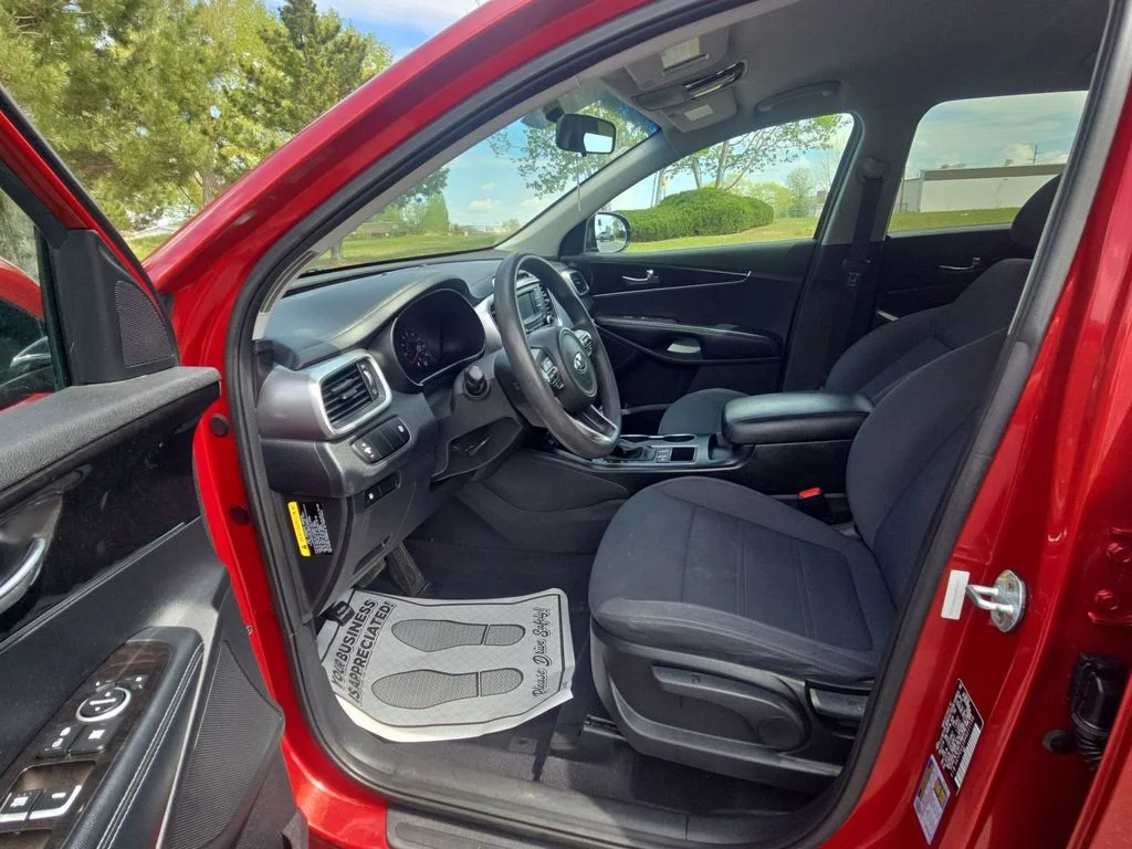 Used 2017 Red Kia LX image 25