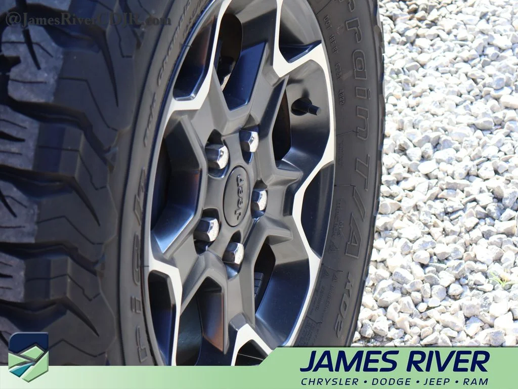 Used 2023 White Jeep Rubicon image 25