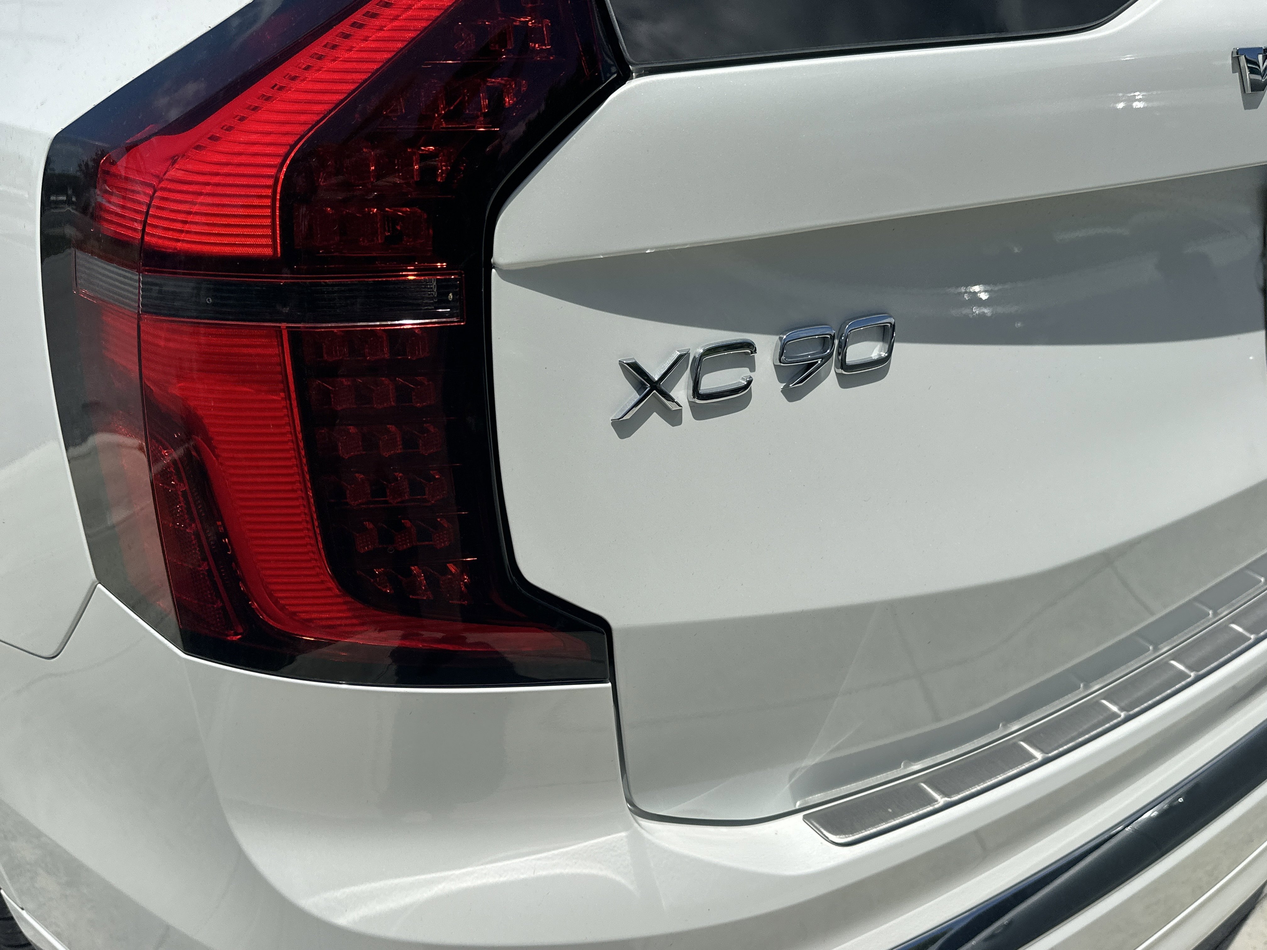 New 2026 Crystal White Volvo Plus image 7