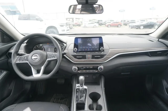 Used 2025 BLACK Nissan SV image 21