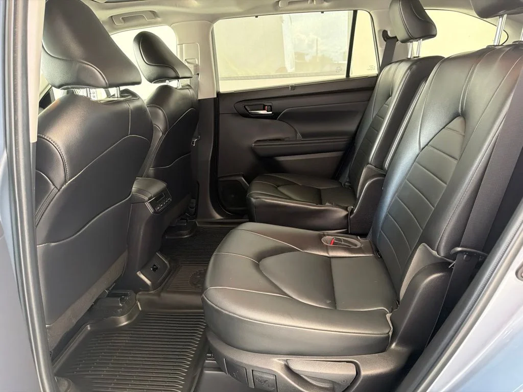 Used 2022 Moon Dust Toyota XLE image 21