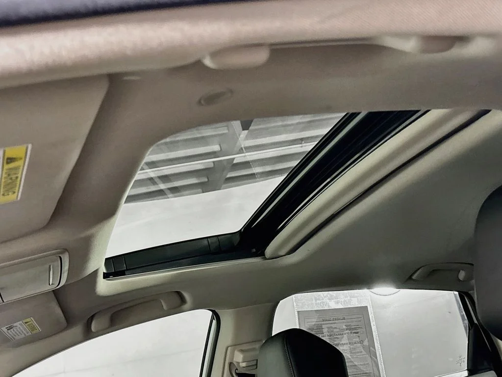 Used 2024 White Honda EX-L image 18