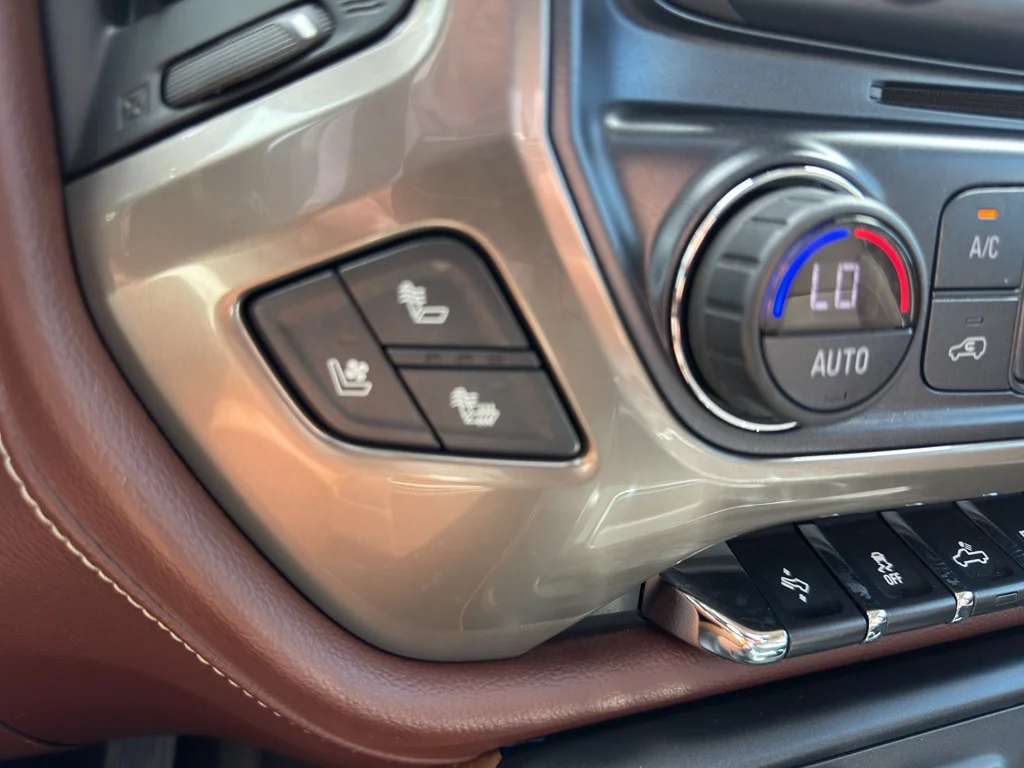 Used 2017 Iridescent Pearl Tricoat Chevrolet High Country image 26