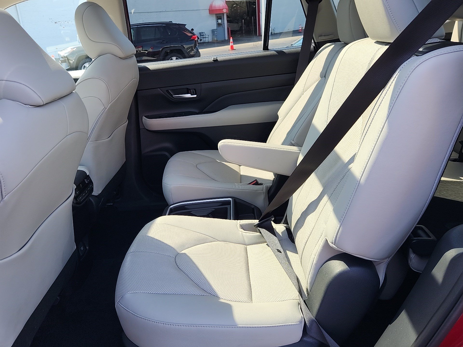 Used 2025 Red Toyota Platinum image 27