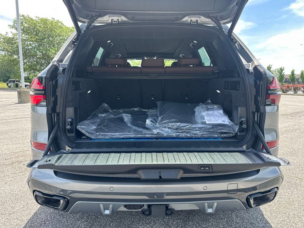 New 2026 Skyscraper Grey Metallic BMW xDrive50e image 23