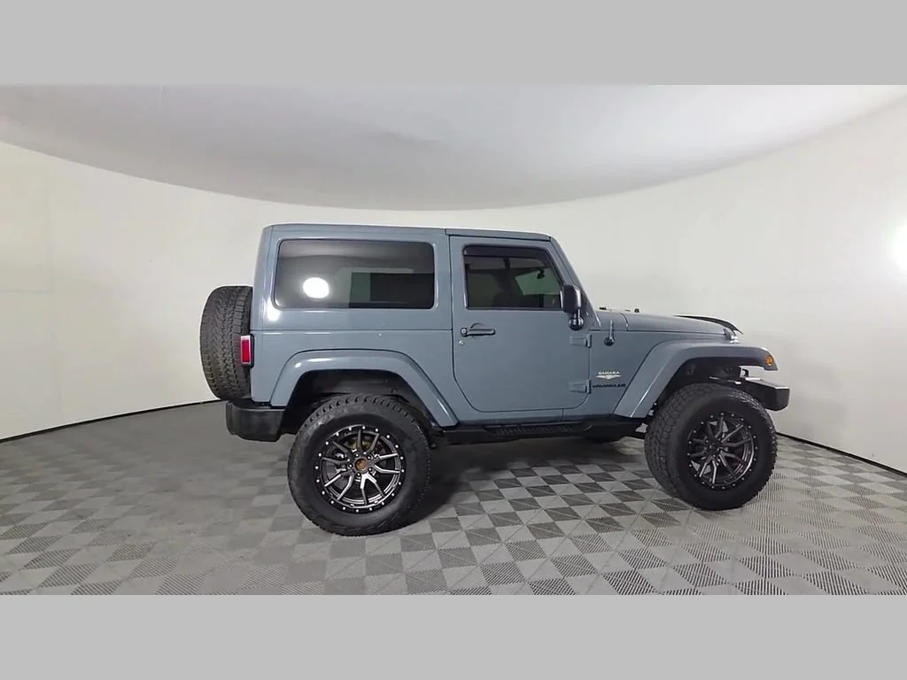 Used 2015 Anvil Clearcoat Jeep Sahara image 36