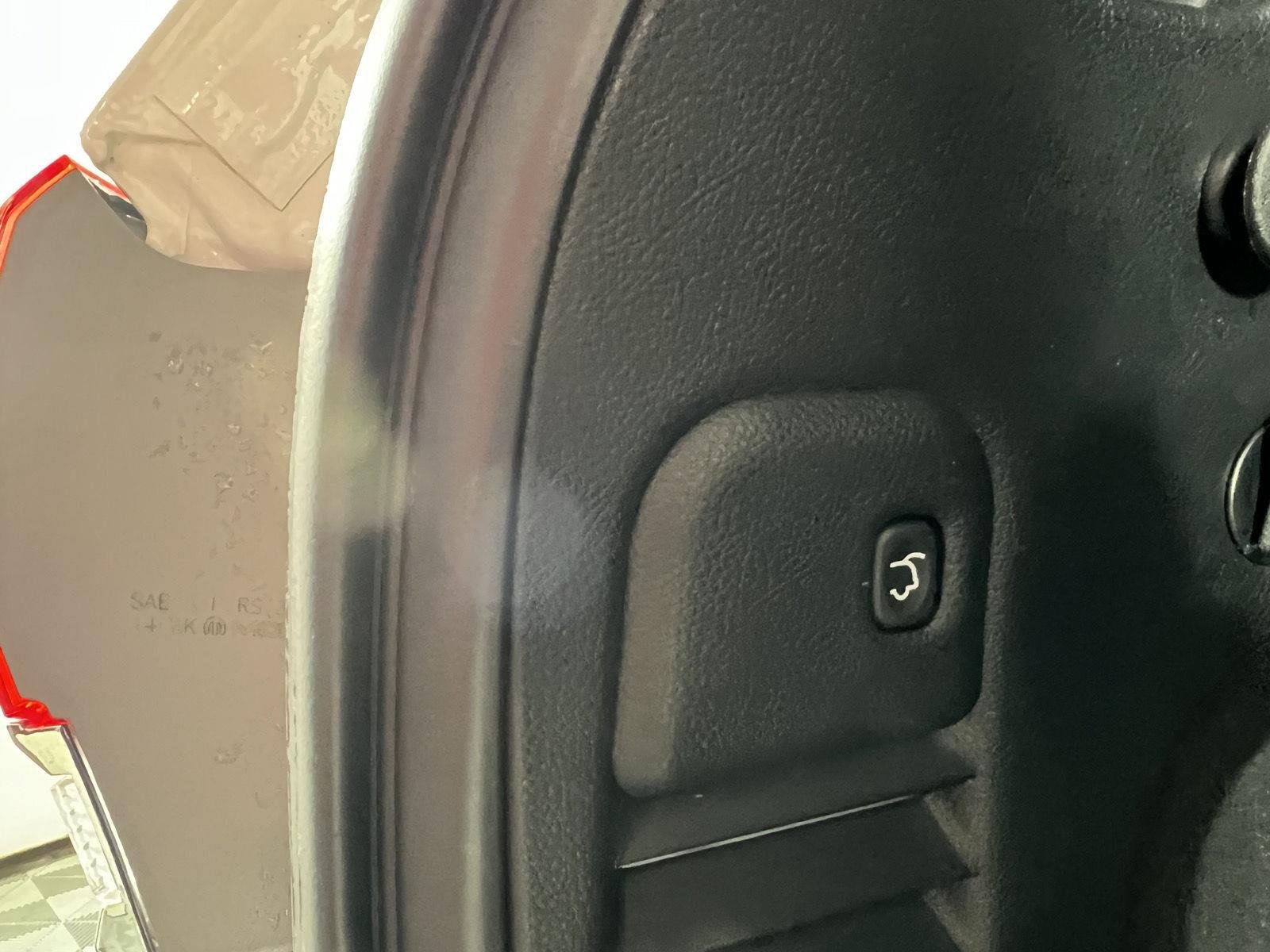 Used 2019 Ivory 3-Coat Jeep Overland image 37
