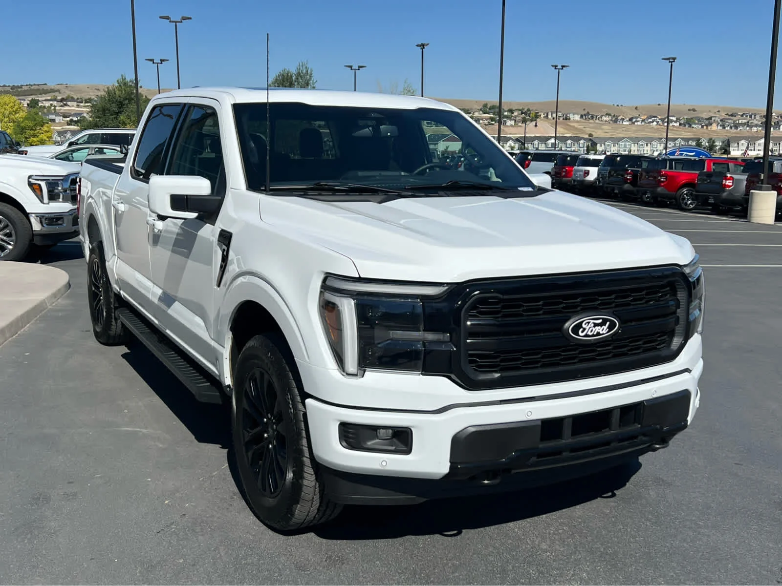 Certified Used 2025 Oxford White Clearcoat Ford LARIAT image 4