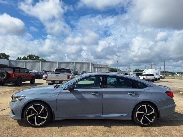 Used 2022 Still Night Pearl Honda Sport image 2