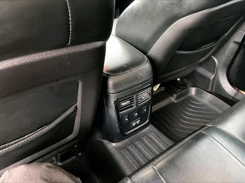 Used 2017 White Chrysler S image 28