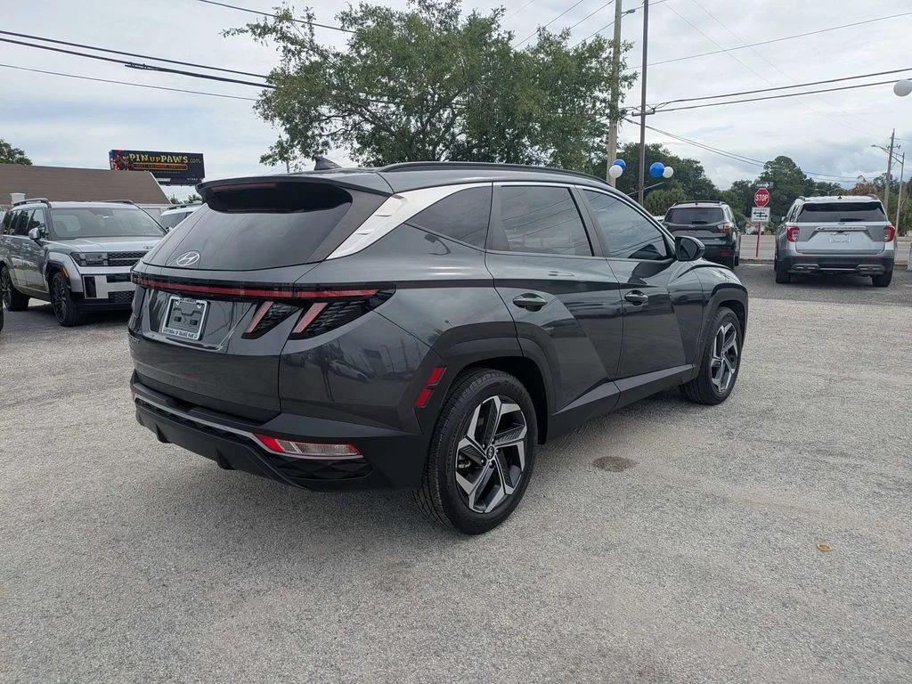 Used 2022 Gray Hyundai SEL image 3