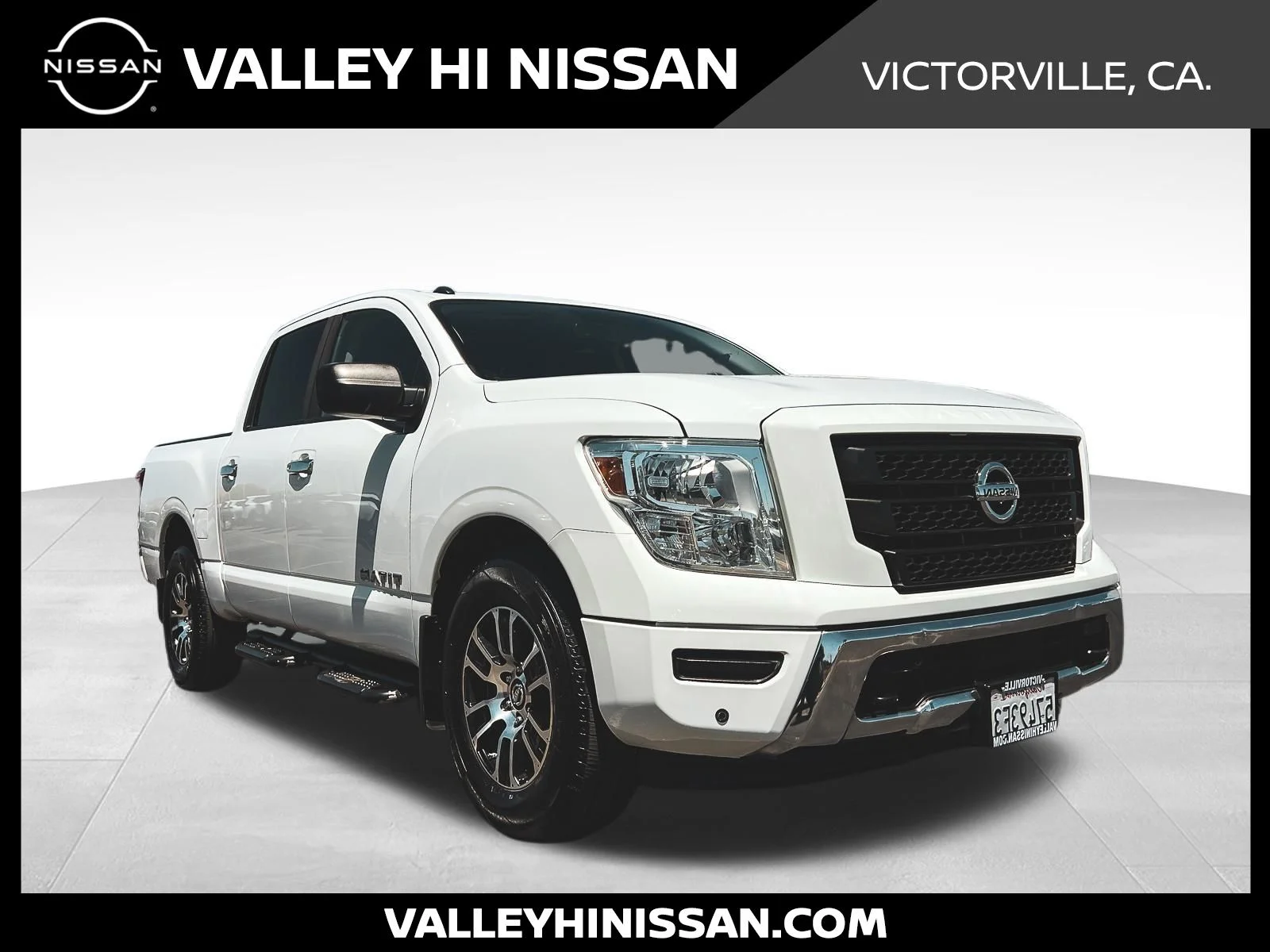 2021 Nissan Titan SV 4X4 Crew Cab's photo