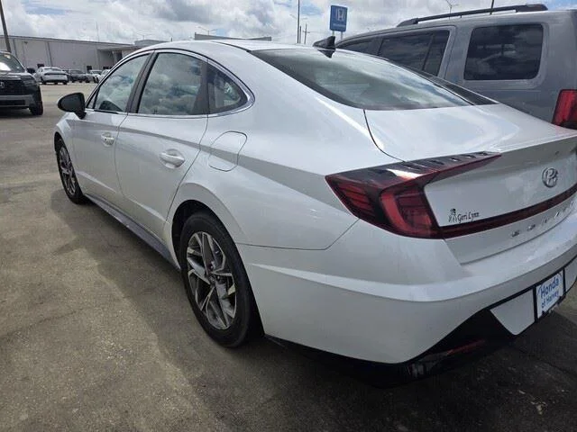Used 2020 Quartz White Hyundai SEL image 5