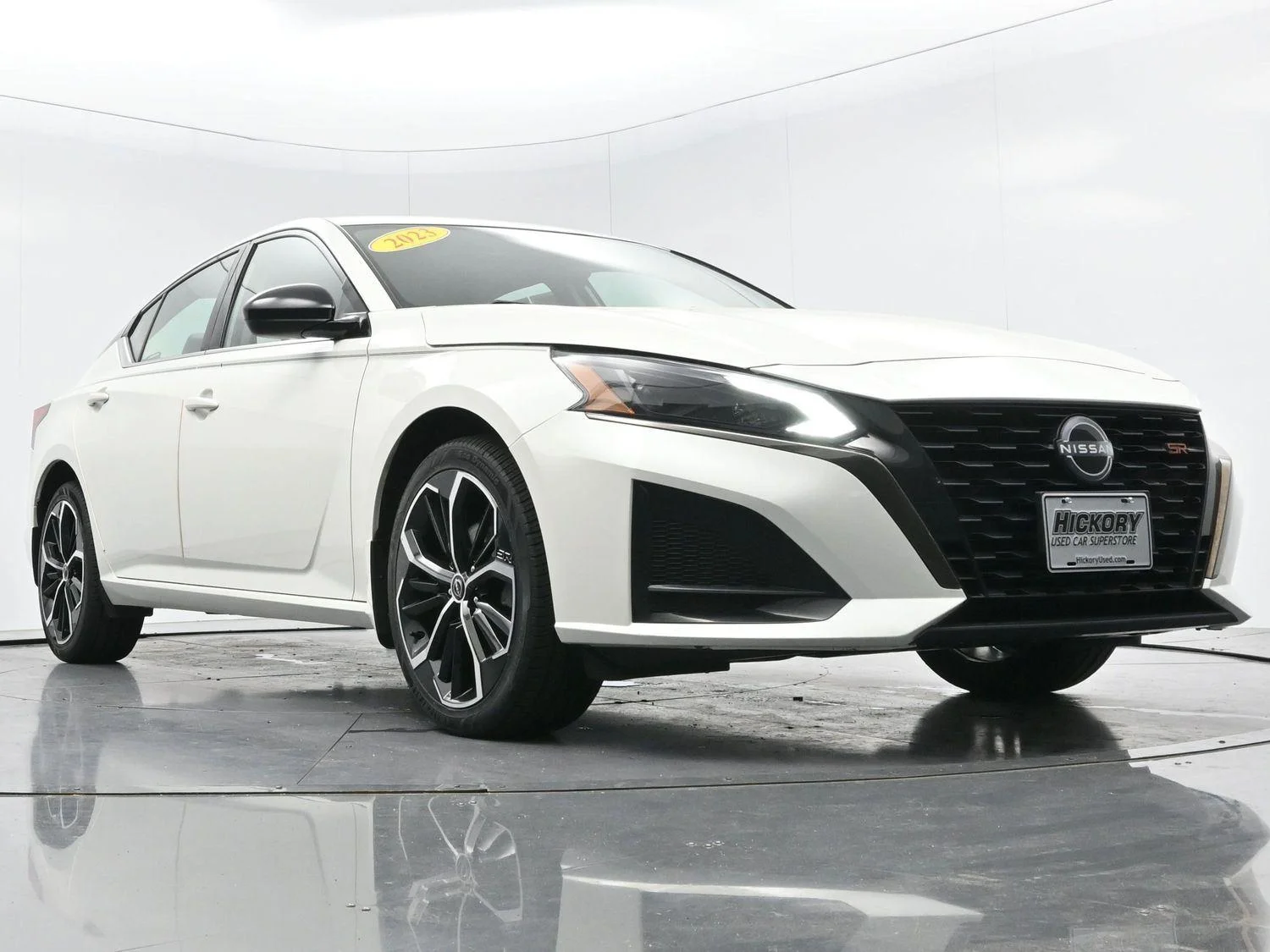 Used 2023 Pearl White Tricoat Nissan 2.5 SR image 41