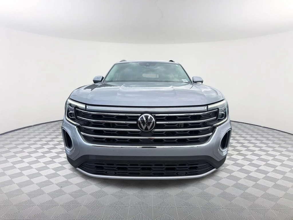 Used 2024  Volkswagen 2.0T SE w/Technology image 2