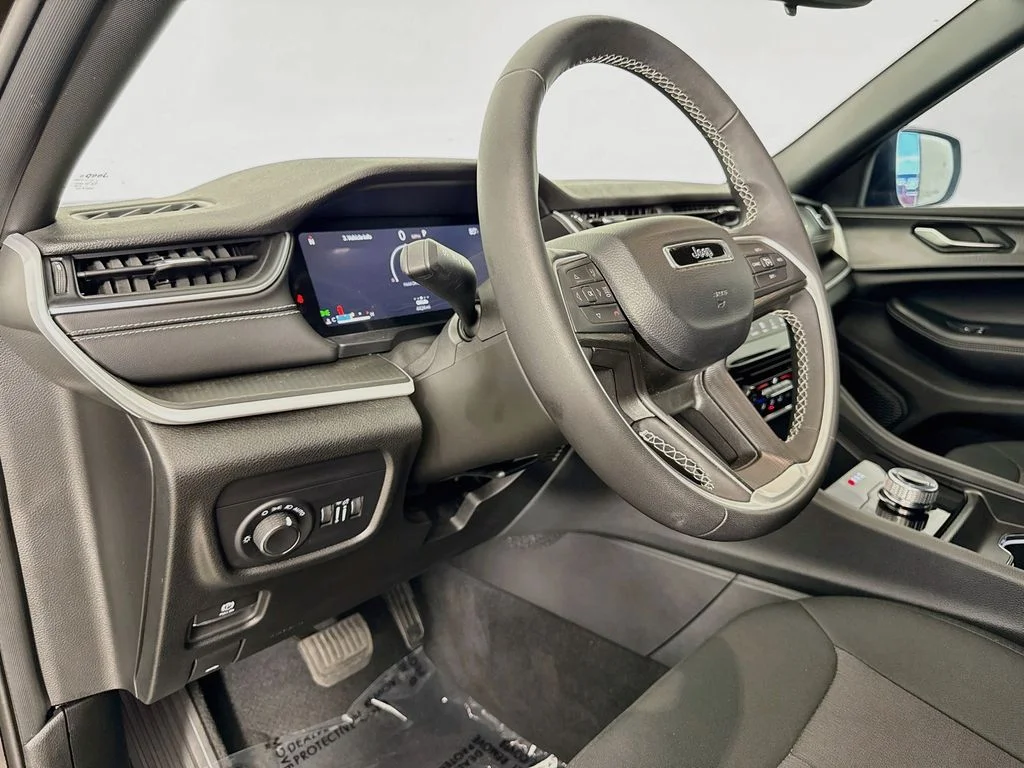 Used 2024 Black Jeep Laredo image 9