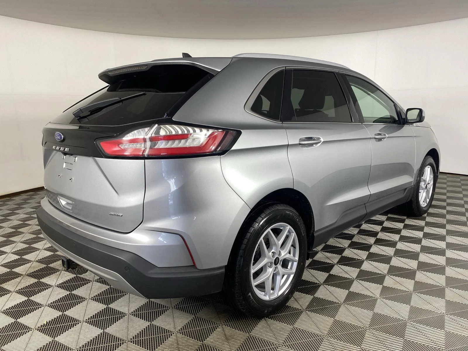 Used 2024 Iconic Silver Ford SEL image 10