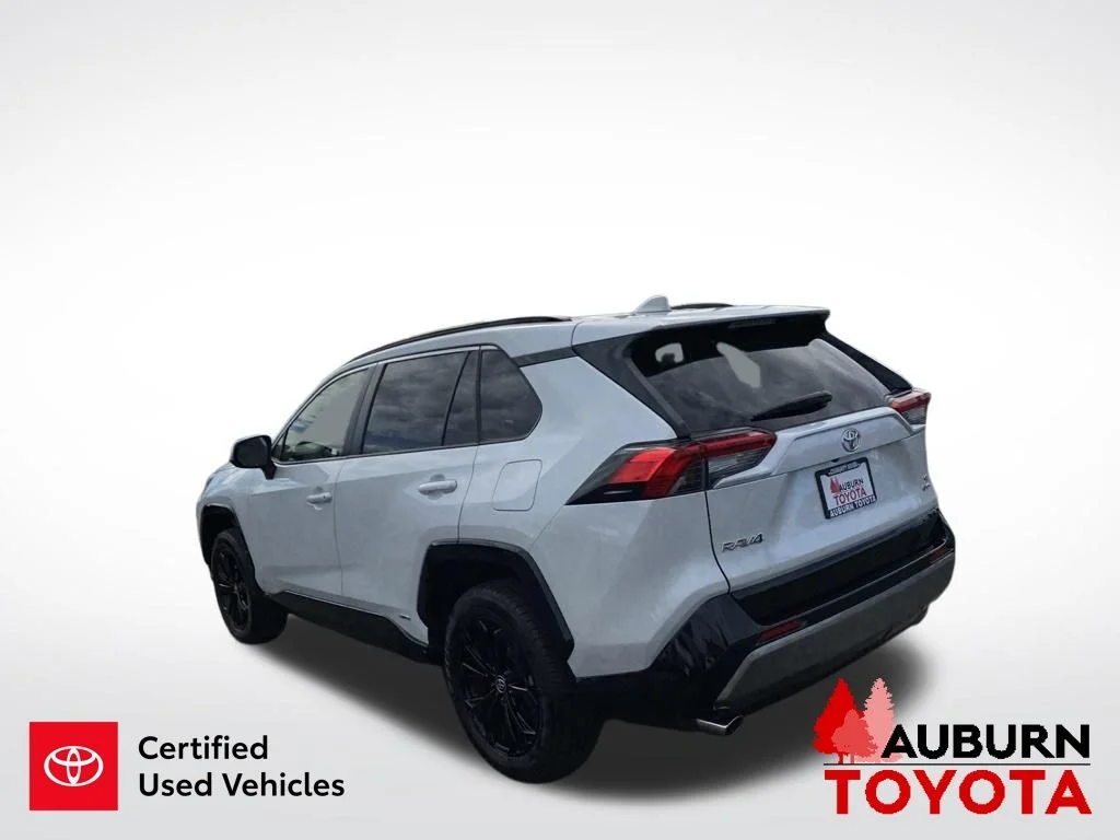 Used 2025 Ice Cap Toyota SE image 6