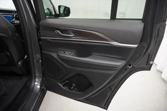 New 2026 Baltic Gray Metallic Clear-Coat Exterior Paint Jeep Laredo image 32