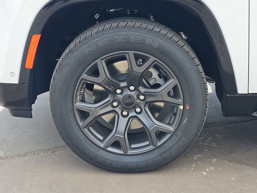 New 2026 Bright White Clear-Coat Exterior Paint Jeep Limited Altitude image 9