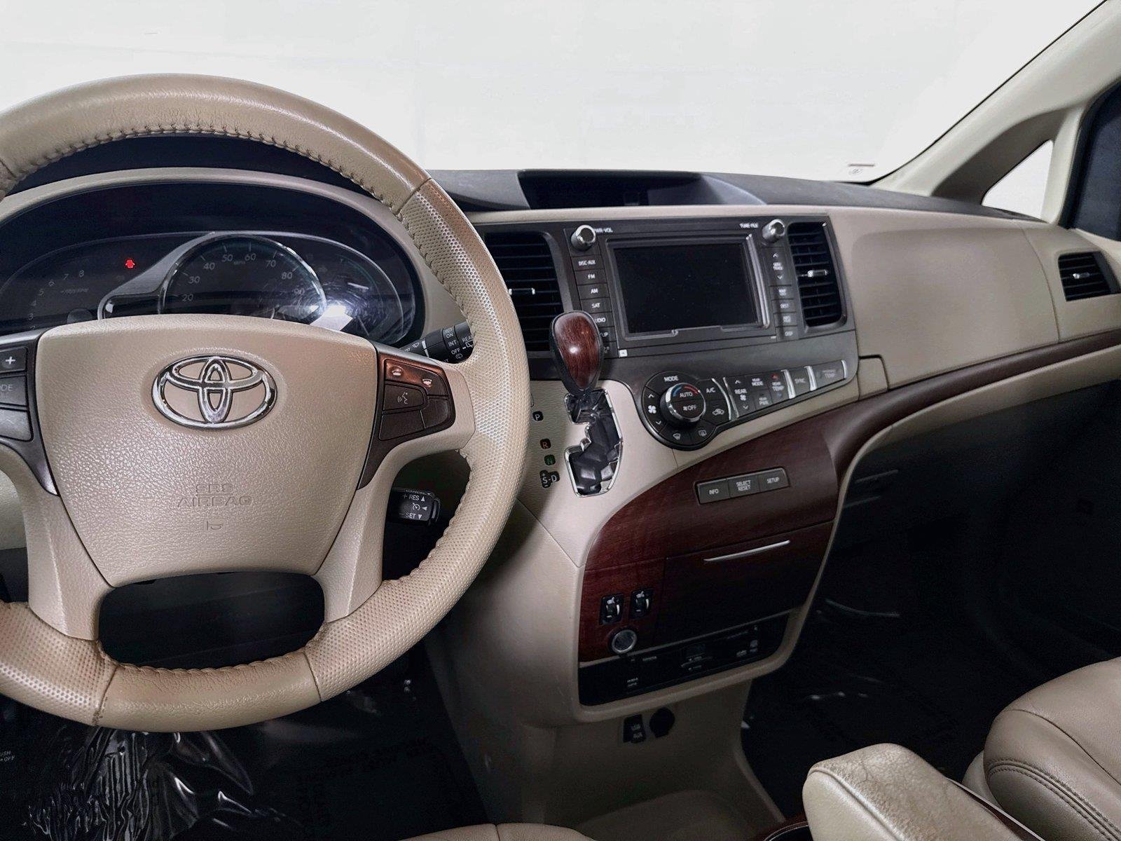 Used 2013 Black Toyota XLE image 35