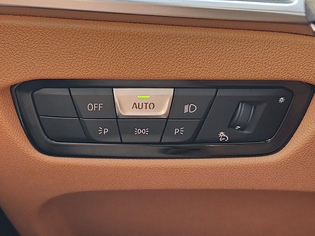 New 2026 Blue BMW 330i xDrive image 25