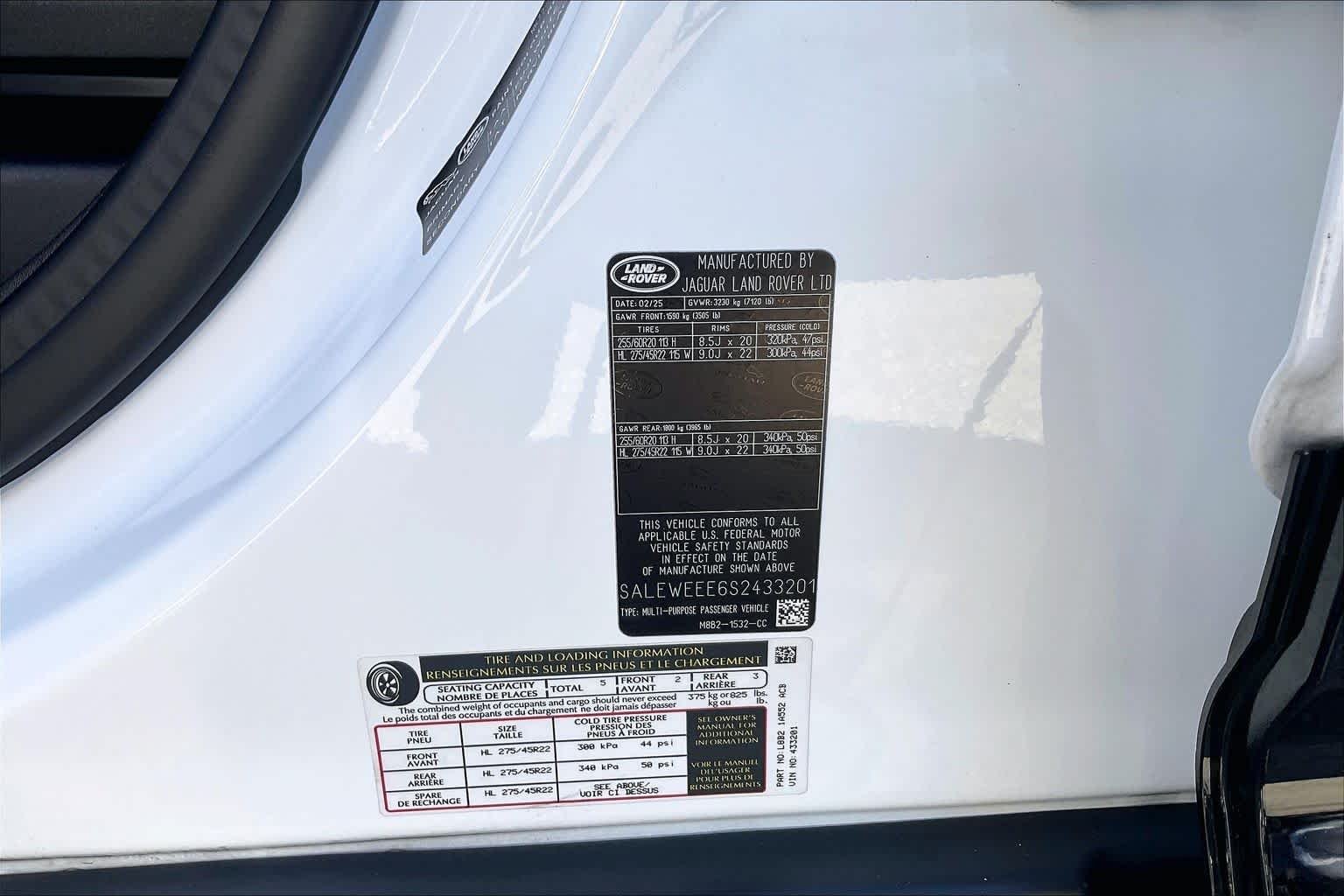 Used 2025 Fuji White Land Rover V8 image 32